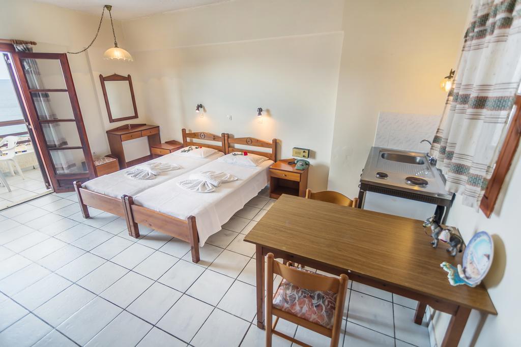 Yiannis Ηotel Foiníkion Exterior photo