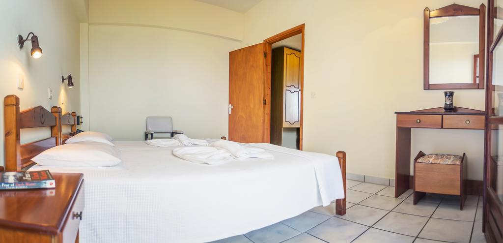 Yiannis Ηotel Foiníkion Exterior photo