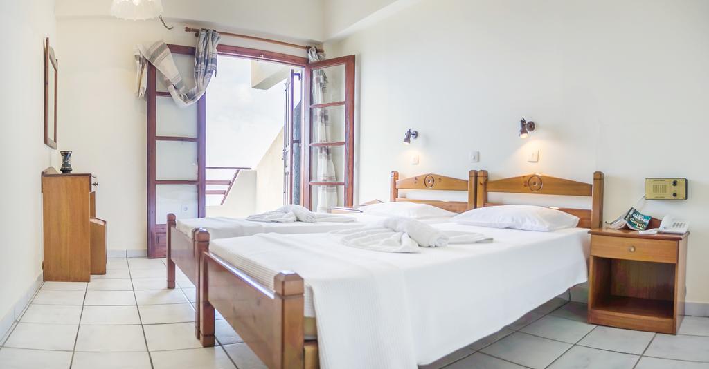 Yiannis Ηotel Foiníkion Exterior photo