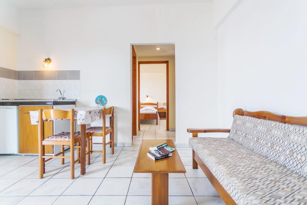 Yiannis Ηotel Foiníkion Exterior photo