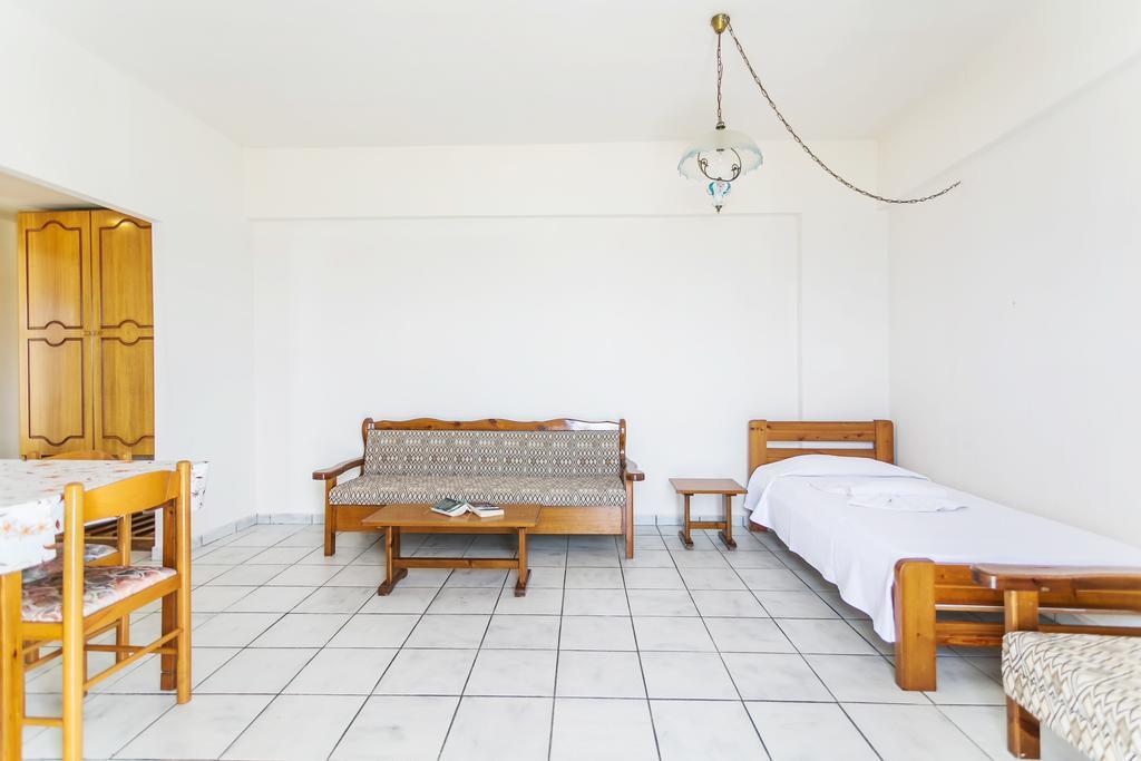 Yiannis Ηotel Foiníkion Exterior photo